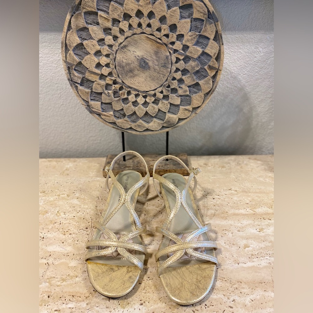 EASY STREET model: ROYALTY gold mettalic , easy flex dance outsole size 8M - new